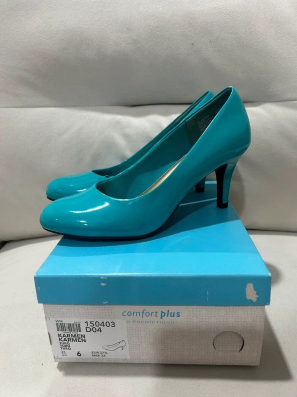 Comfort Plus by Predictions turquoise patent mid-heel round-toe pumps